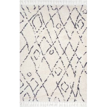 Nuloom Geometric Moroccan Shag Diamond Tassel Area Rug, Off White 2'x3'