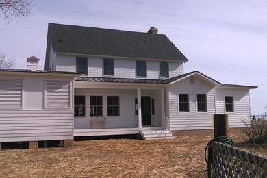 Farmhouse exterior home idea in Richmond