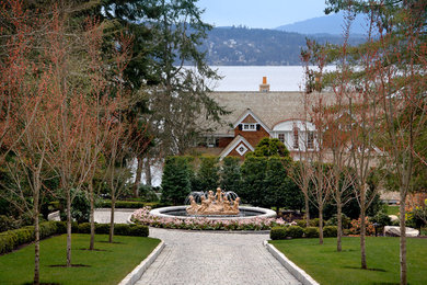 Classic garden in Vancouver with a water feature.