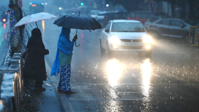 Weather Today Live Updates: Rain lashes Delhi-NCR, visibility reduced due to fog