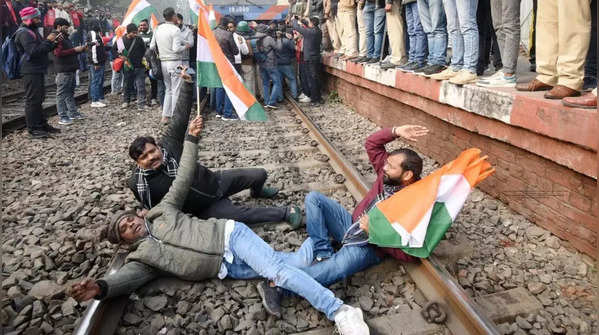 Protesters block railway tracks