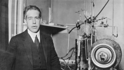 Instant Scholar: Niels Bohr's Nobel Lecture; revolutionising the understanding of atomic structure