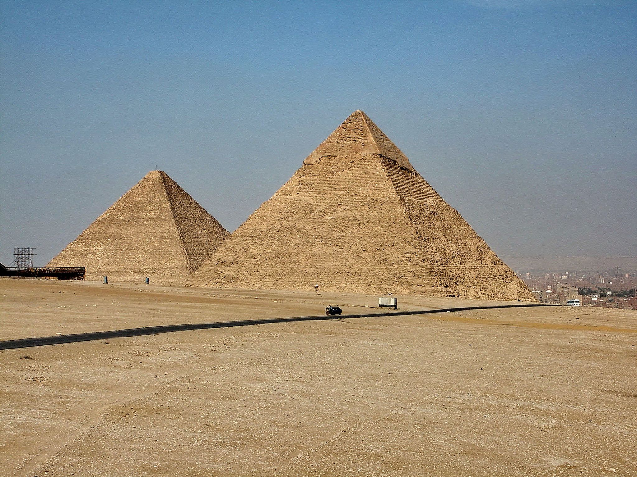 Giza_Pyramids_吉薩金字塔_-_panoramio