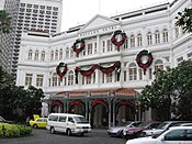 Hotel Raffles es un ícono de Singapur, el Holiday Inn no lo es.