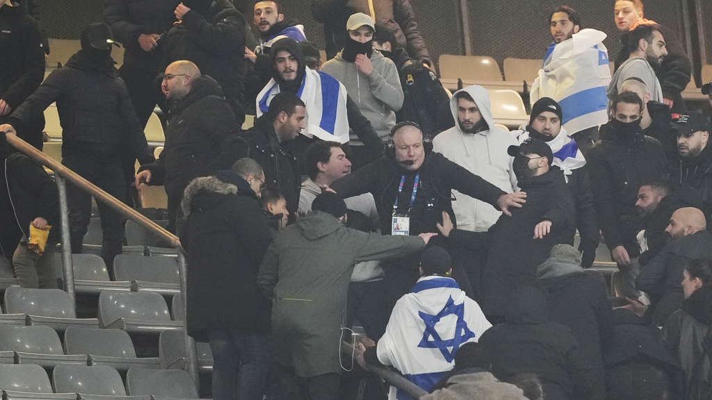 Wirbel um Israel-Spiel in Paris: Fan-Zusammenstöße im Stadion 