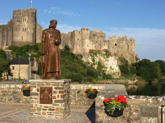 Pembroke's Henry VII statue  photographed by Linda Asman