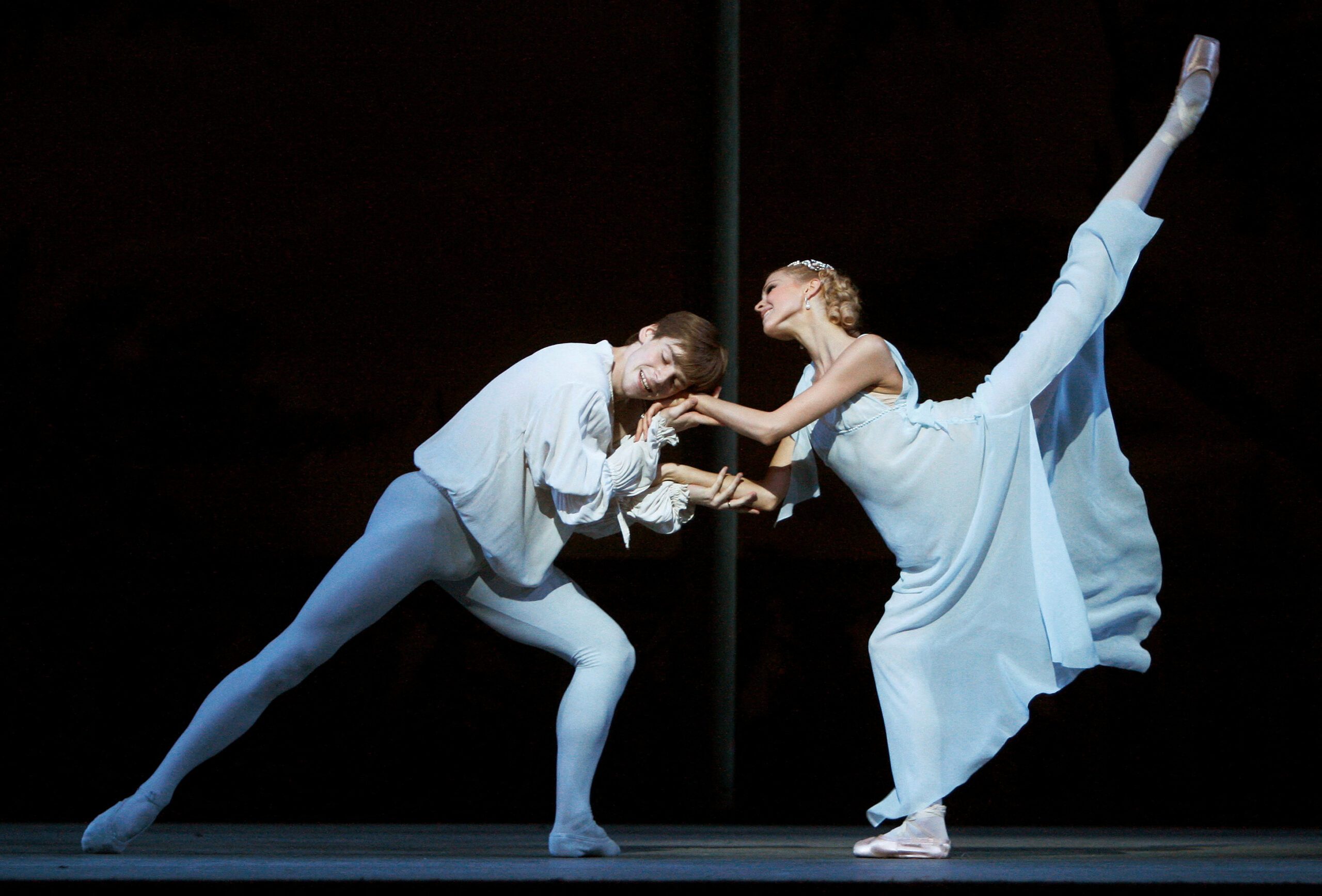 Police look into death of celebrated ballet dancer Vladimir Shklyarov after balcony fall