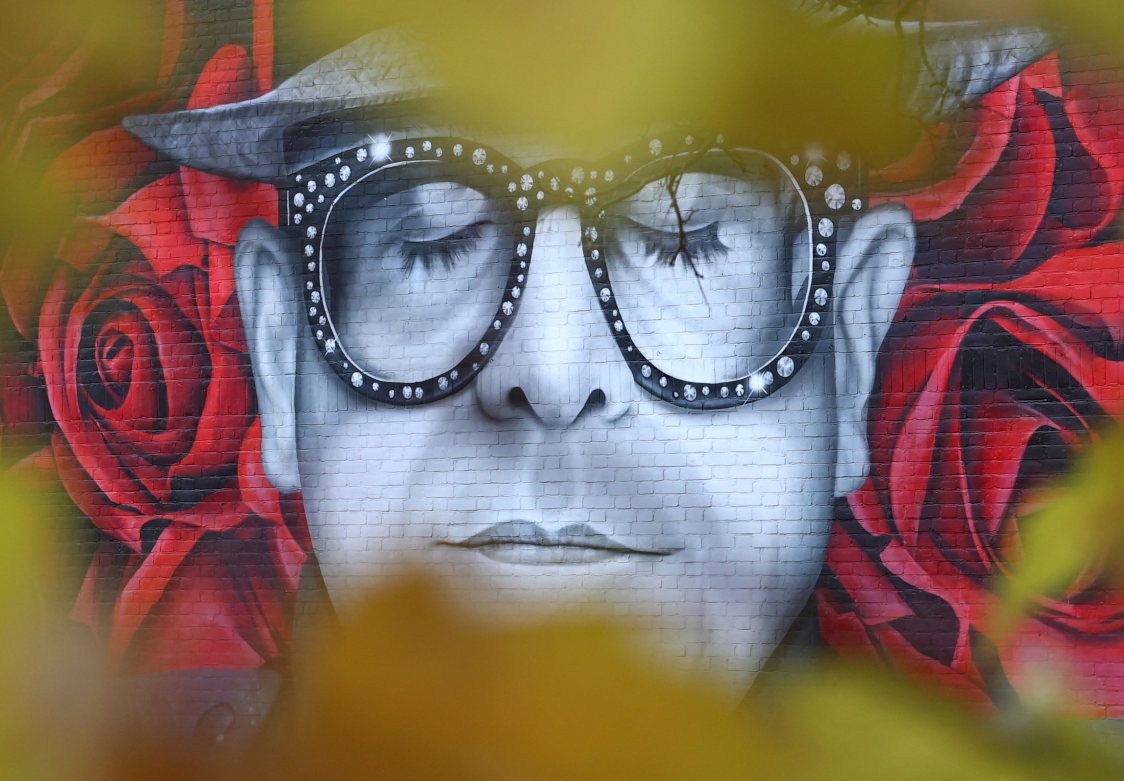 Elton John says he has lost his eyesight