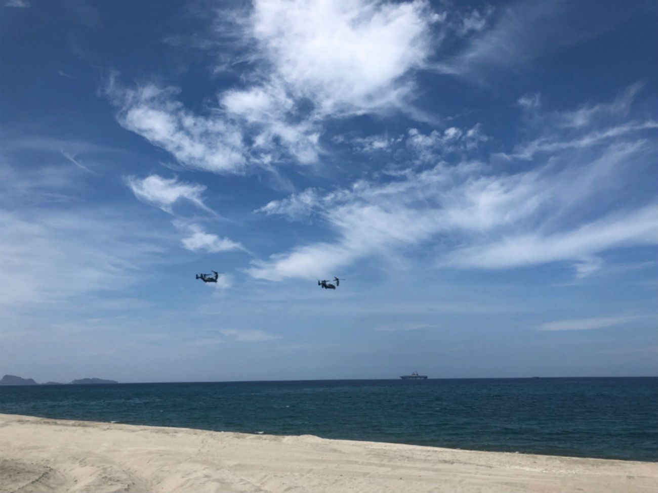 SCRIPTED EXERCISE MV-22 Osprey aircraft from the United States start the first wave of the amphibious exercises in Balikatan 2019. Photo by Sofia Tomacruz/Rappler 