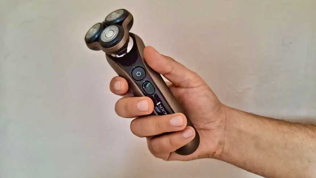 Remington Limitless X9 shaver held in a man's hand