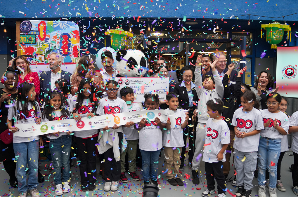 BOYS & GIRLS CLUBS OF AMERICA AND PANDA CARES CELEBRATE OPENING OF 100TH CENTER OF HOPE LEARNING CENTER - Group photo