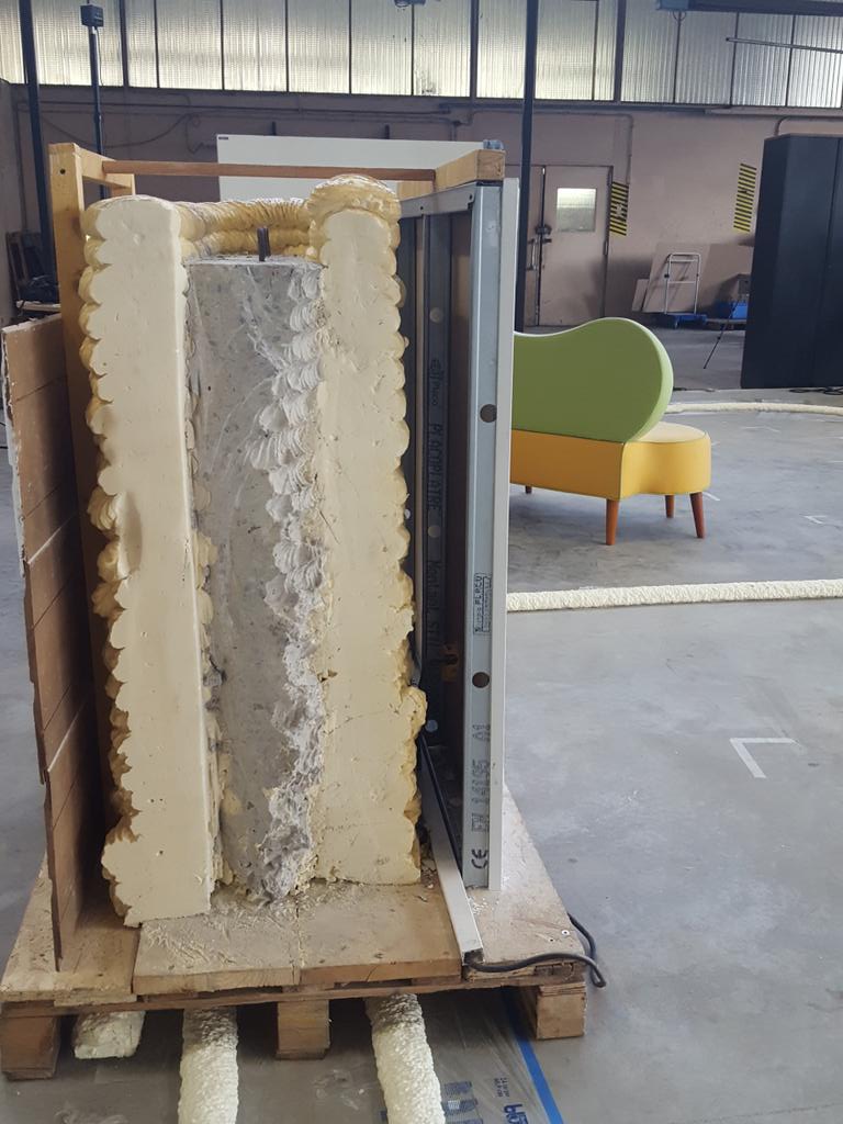 The 3D printed walls containing the concrete structure. Photo via the University of Nantes. 