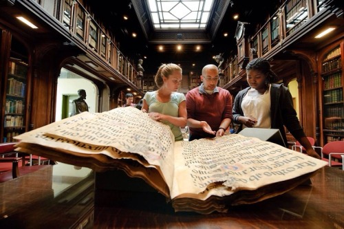 Biggest books in the world
Here are three examples of really big books. While the first is modern and is more of a gimmick than a book meant for reading, the other two are very real: it concerns a choir book from the 16th century (middle) and the...