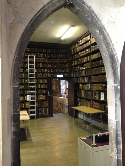 Sleeping beauties
Resting, that is what these old books appear to be doing. And they deserve it. The volumes date from the 17th and 18th centuries and have been on these shelves for several hundreds of years. They are part of York Cathedral Library...