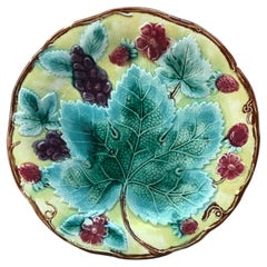 English Majolica Vine & Strawberries Plate, circa 1880