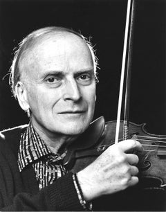 Il violinista classico americano Yehudi Menuhin 