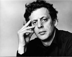 Il musicista/compositore Philip Glass, ritratto in studio