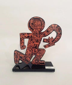 Keith Haring, Man with Snake, sculpture d'un homme avec un serpent, sculpture acrylique. 