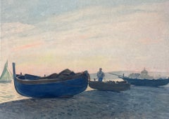 Scène de port au crépuscule avec des pêcheurs et des bateaux en bois se reposant sur la rive