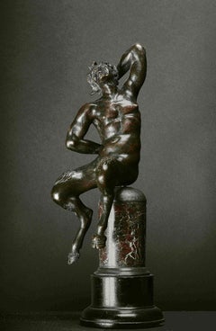 Italien, frühes 17. Jahrhundert – sitzender Faun – Bronze