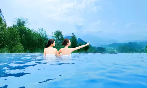 Grand Metro Park Hot Spring Mingyue Mountain Resort