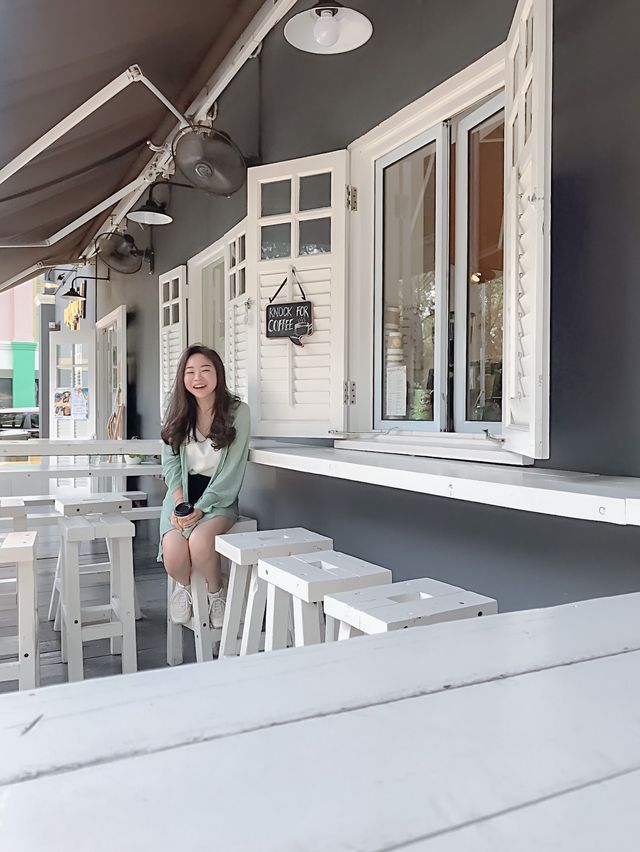 Bright & Cozy Café At Jalan Pinang