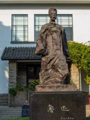 Bronze Statue of Lu Xun