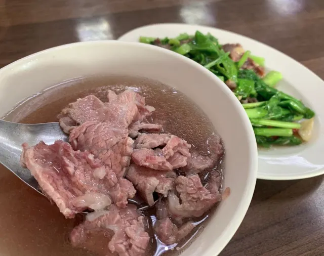 助仔牛肉湯