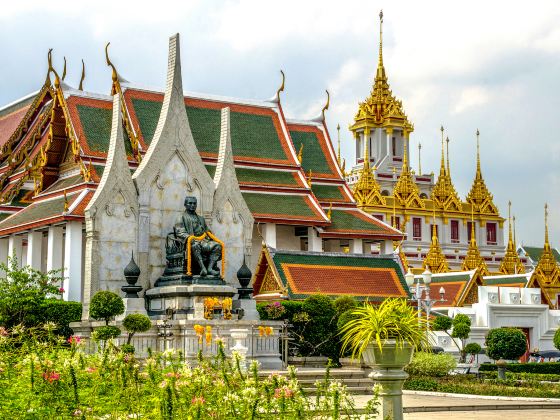 Wat Ratchanatdaram Woravihara (Loha Prasat)