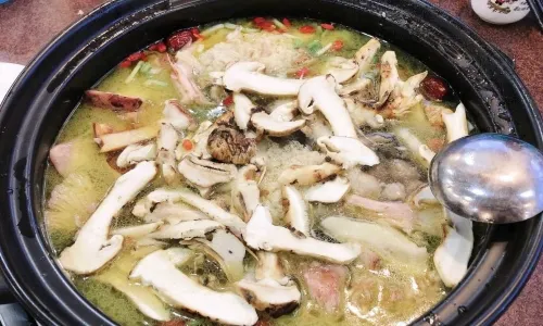 Moso Family Free-Range Chicken Wellness Mushroom Hot pot