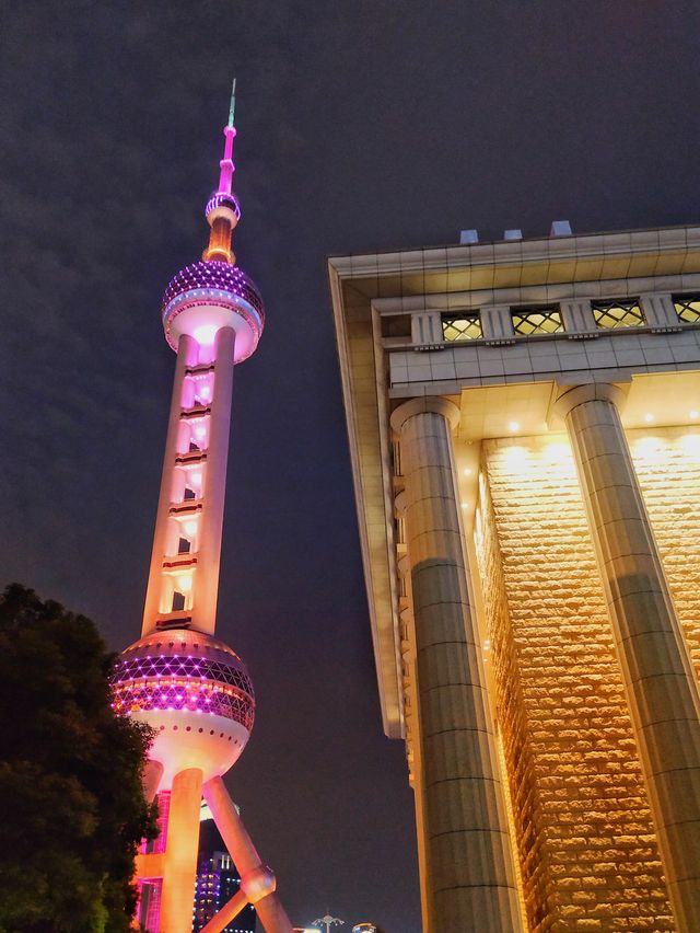 Multichromatic faces of The Bund