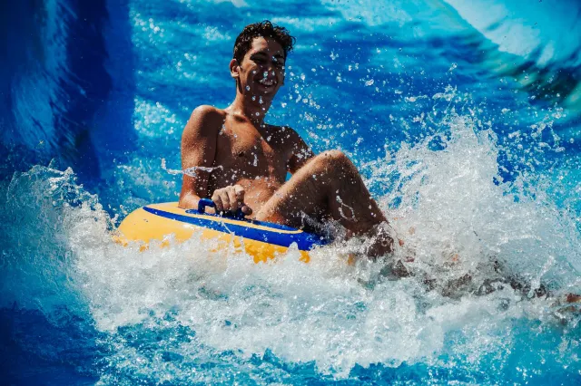 Top 8 US Water Parks to Visit for Summer 2024