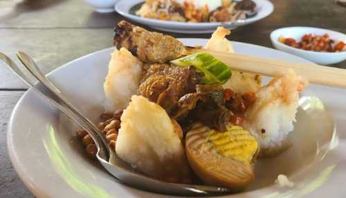 Nasi Ayam Kedewatan Ibu Mangku - Petitenget Seminyak