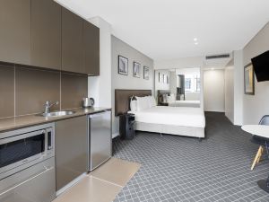 Holiday Inn & Suites Sydney Bondi Junction, an IHG Hotel