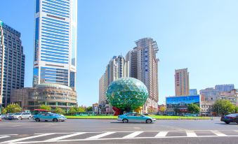 Ganghui Four Seasons Hotel Apartment (Dalian Railway Station Zhongshan Square)