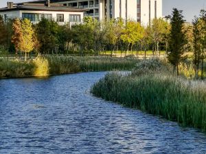 Xuchang Rebecca Furong Resort (Zhengxu Light Rail Furong Lake Station)