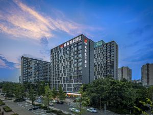 Westcare Hotel (Chengdu South Railway Station)