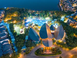 Baodun Lake Hushan Hot Spring Resort