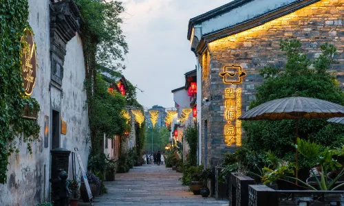 Hangzhou Jiande Yanzhou Ancient City. Looking at Shan Mei Yard.