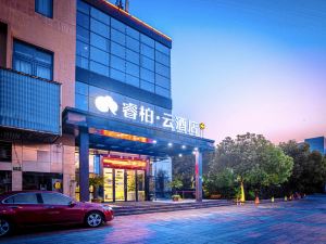 Home Inn Yubai Yun (Shanghai East China Normal University Minhang Wuxu Branch)