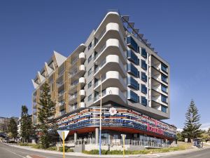 Ramada by Wyndham VetroBlu Scarborough Beach