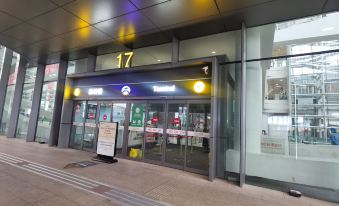 There is a building entrance with an exit sign above it and an additional door on one side at Ke Sleeping Lounge (Beijing Daxing Airport Terminal)