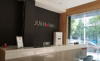 Junyi Chain Hotel (Yongzhou Lengshuitan District High-speed Railway Station Store)