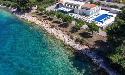 Hotel Antica-Seafront Hotel with Comfortable Rooms and Pool