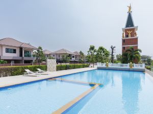 Pattaya town house three bedroom pool villa