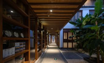 Huayu Donglin Boutique Holiday Hotel