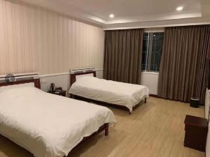 Linquan Tianhe Business Hotel