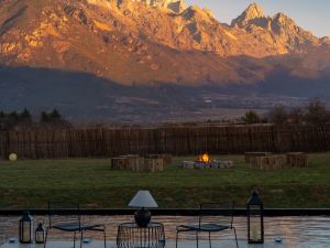 Lijiang Manqiwan Snow Mountain Ye She Min Su