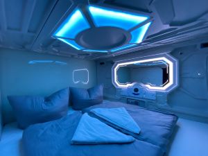 Space Night Capsule Hotel