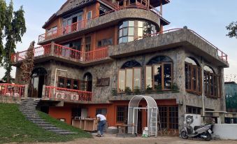 Nomads Homestay & Restaurant